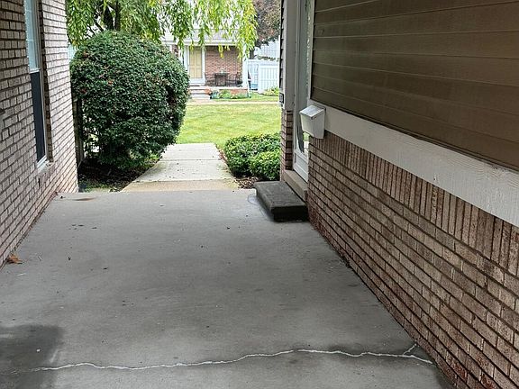 2nd image of 20824 W Glen Haven Cir