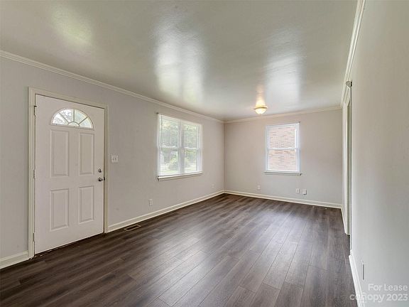 5th image of 2127 Finchley Dr
