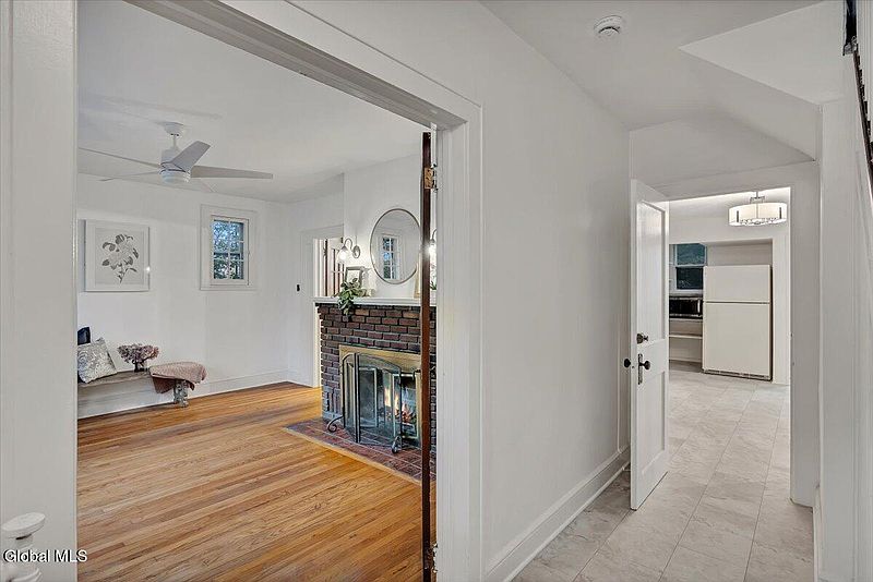 3rd image of 20 Wolfert Avenue