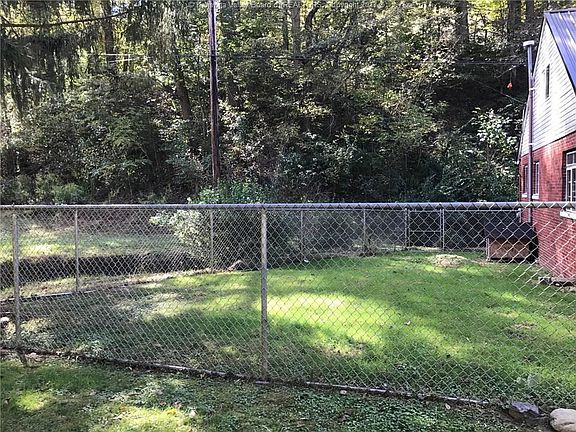 3rd image of 825 Honaker Dr