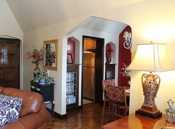 5th image of 4907 Davenport St APT 9