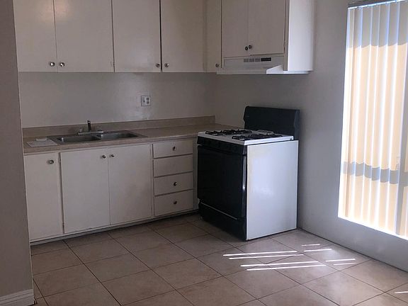 3rd image of 180 E Villa St #3