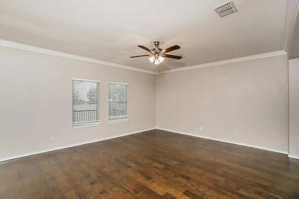 4 bed, 2.5 bath, 2394 sqft, $1,810 — Photo 4