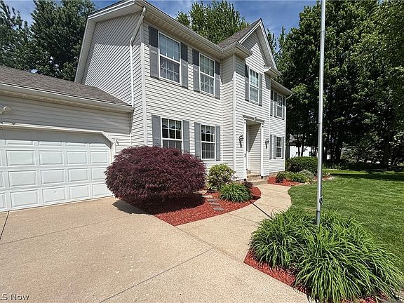 3rd image of 695 Meadowlark Rd