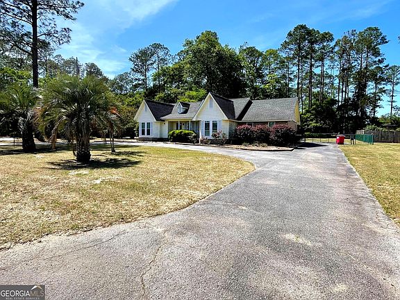 3rd image of 1104 Lakeview Dr