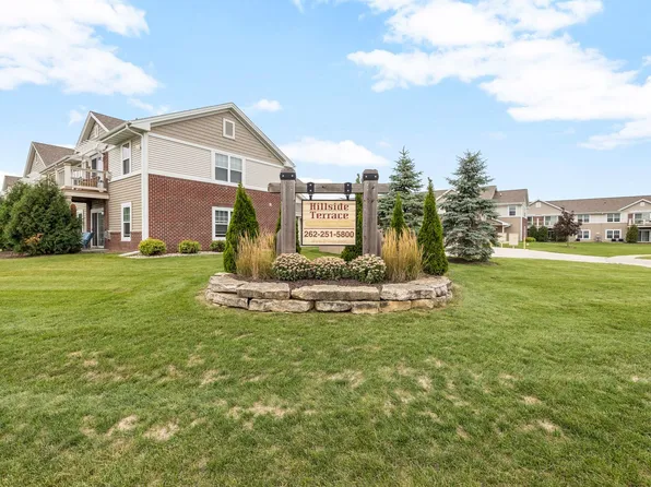 645 Cedar Bluffs Way APT 39, Slinger, WI 53086