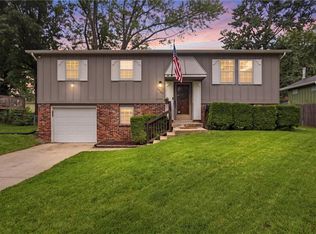 1729 W Normandy Dr, Olathe, KS 66061