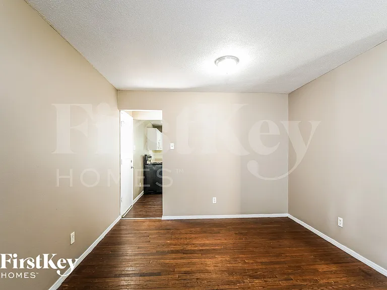 2030 E Humes Ln — Photo 5