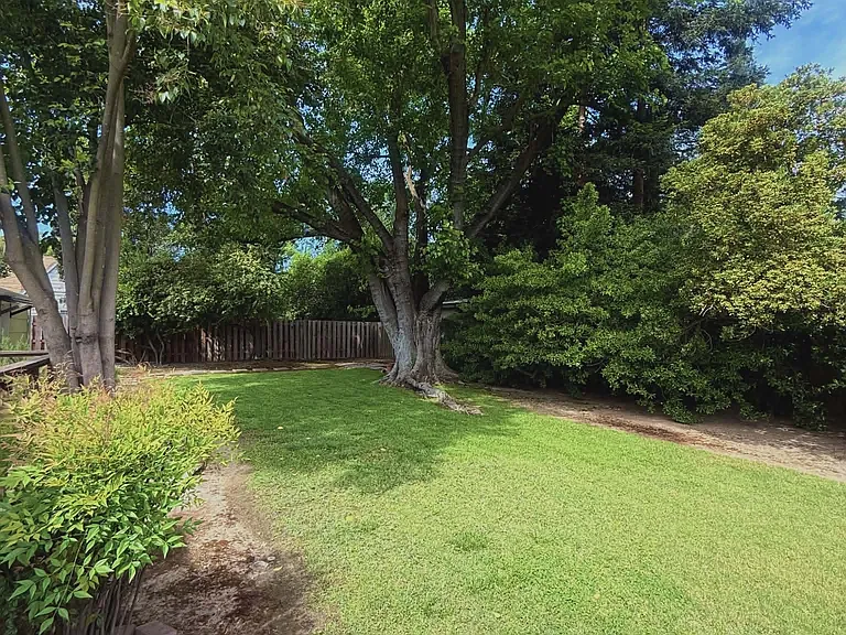 2585 Sierra Blvd — Photo 22