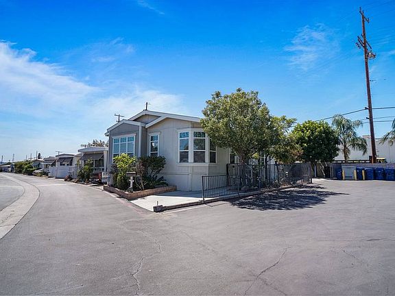 3rd image of 20652 Lassen St Space 1