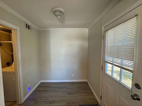 4th image of 110 Gerald Ave Unit 1
