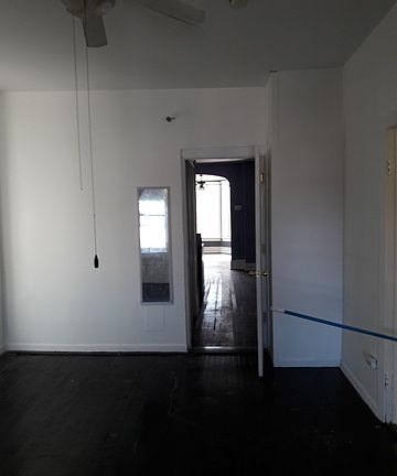 5th image of 1935 N Oakley Ave