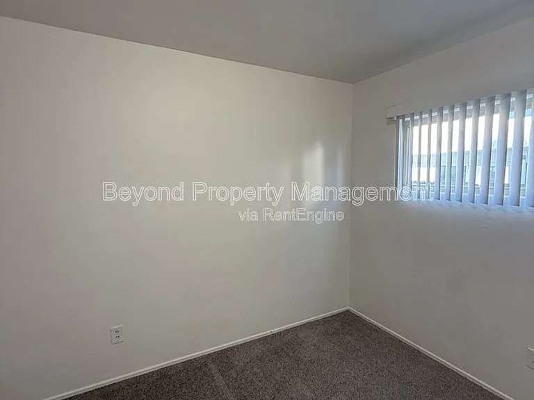 4439 Menlo Ave — Photo 15