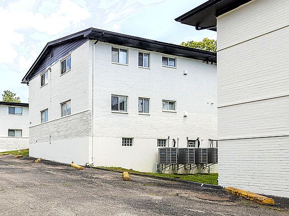2nd image of 362 Kingston Dr #11314236