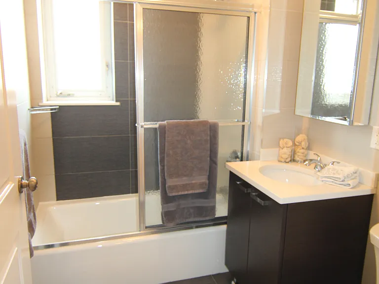 2012 31st St #2G — Photo 5
