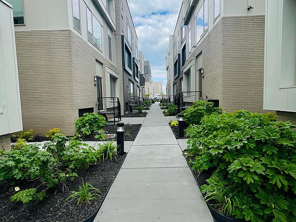 3rd image of 2114 Kensington Walk