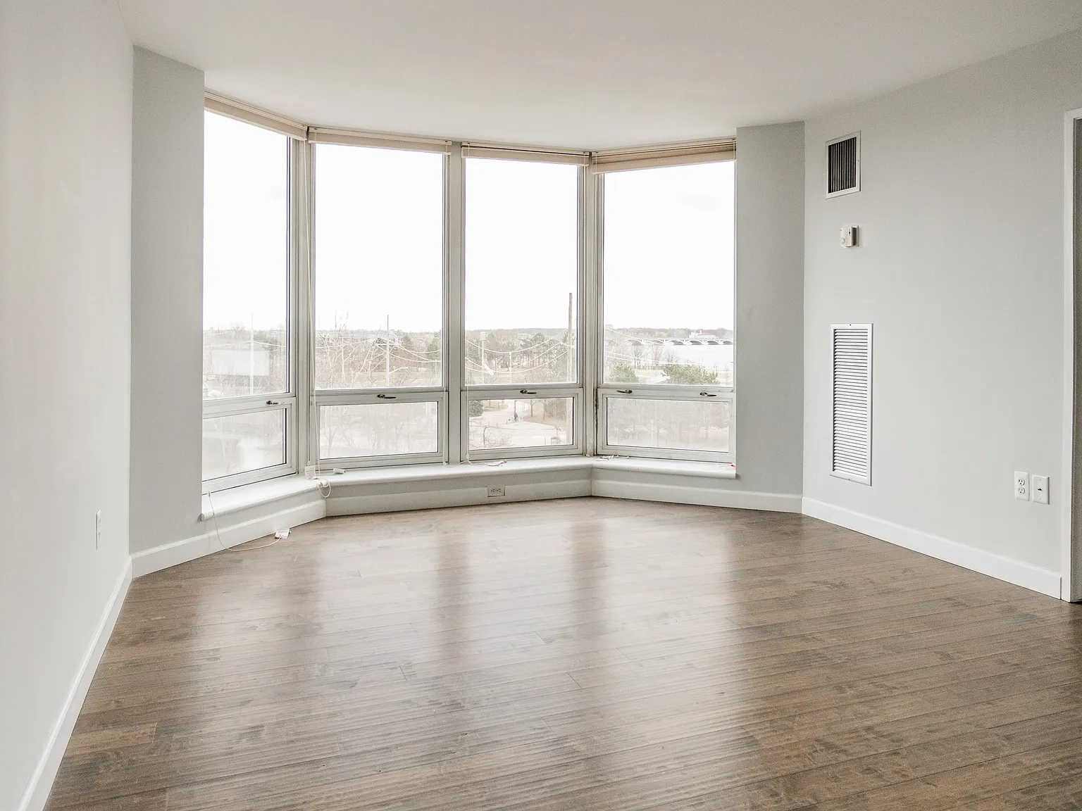 2 bed, 1023 sqft, $2,200 — Photo 3