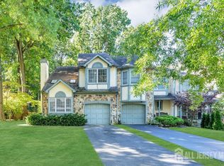 13 Dorchester Dr, East Brunswick, NJ