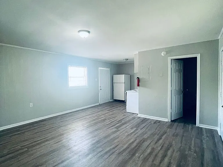 Studio Apartment Near Downtown Lewisburg MoveIn Special Available — Photo 2