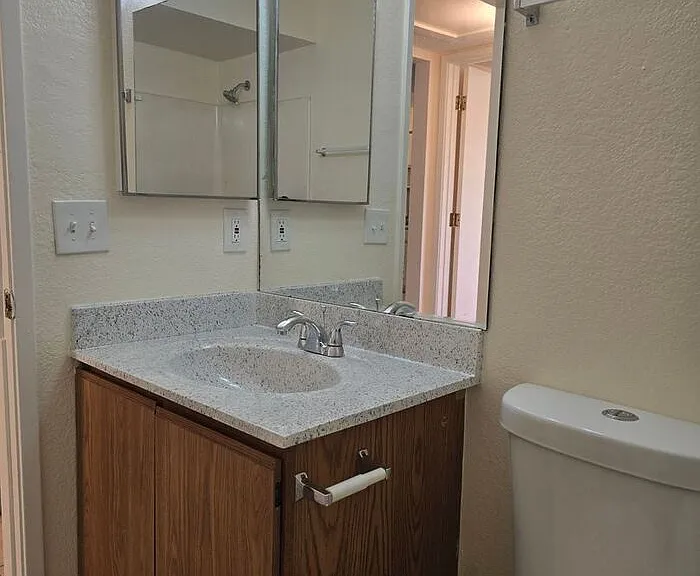 2843 E 17th St #7 — Photo 16