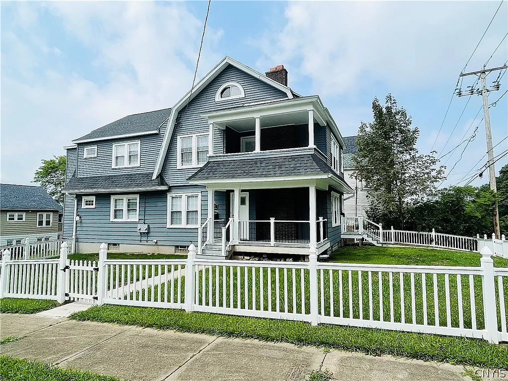 3 bed, 2.0 bath, 1156 sqft, $2,100 — Photo 1
