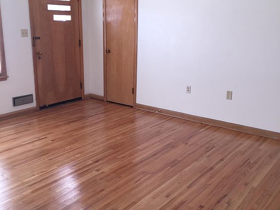 3rd image of 300 E 17th St