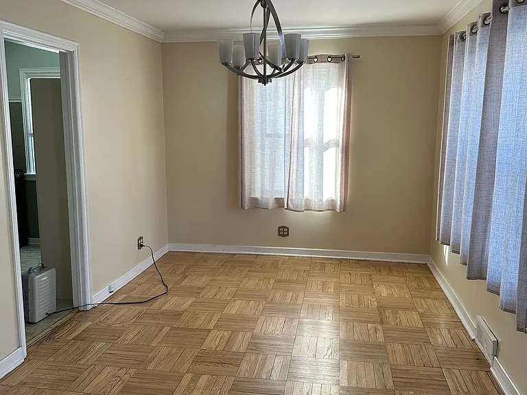 449 Sylvania Ave — Photo 3