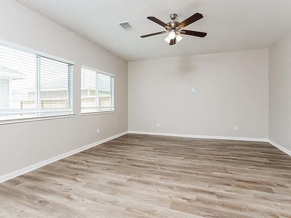 4th image of 1611 Claremont Garden Cir