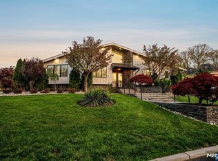22 Berkshire Pl, Englewood Cliffs, NJ 07632