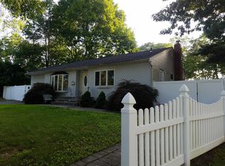 19 Ulster Ct, Commack, NY 11725