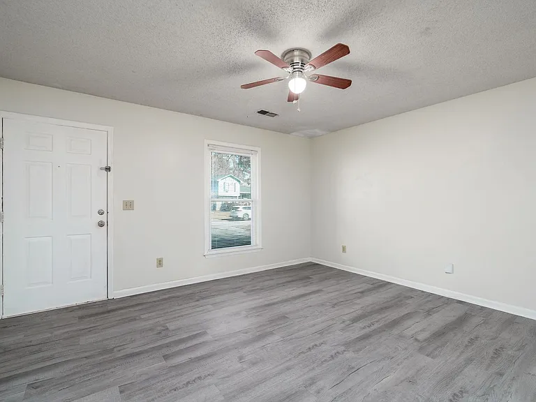 118 Roberta Dr — Photo 5