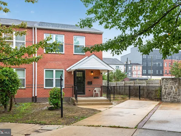 1315 Ogden Ct, Philadelphia, PA 19123