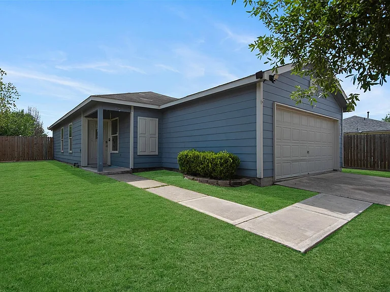 7939 Yaupon View Dr — Photo 2