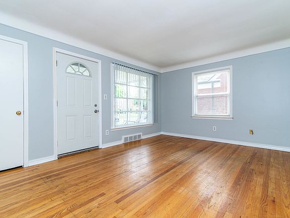 3rd image of 19241 Tyrone St