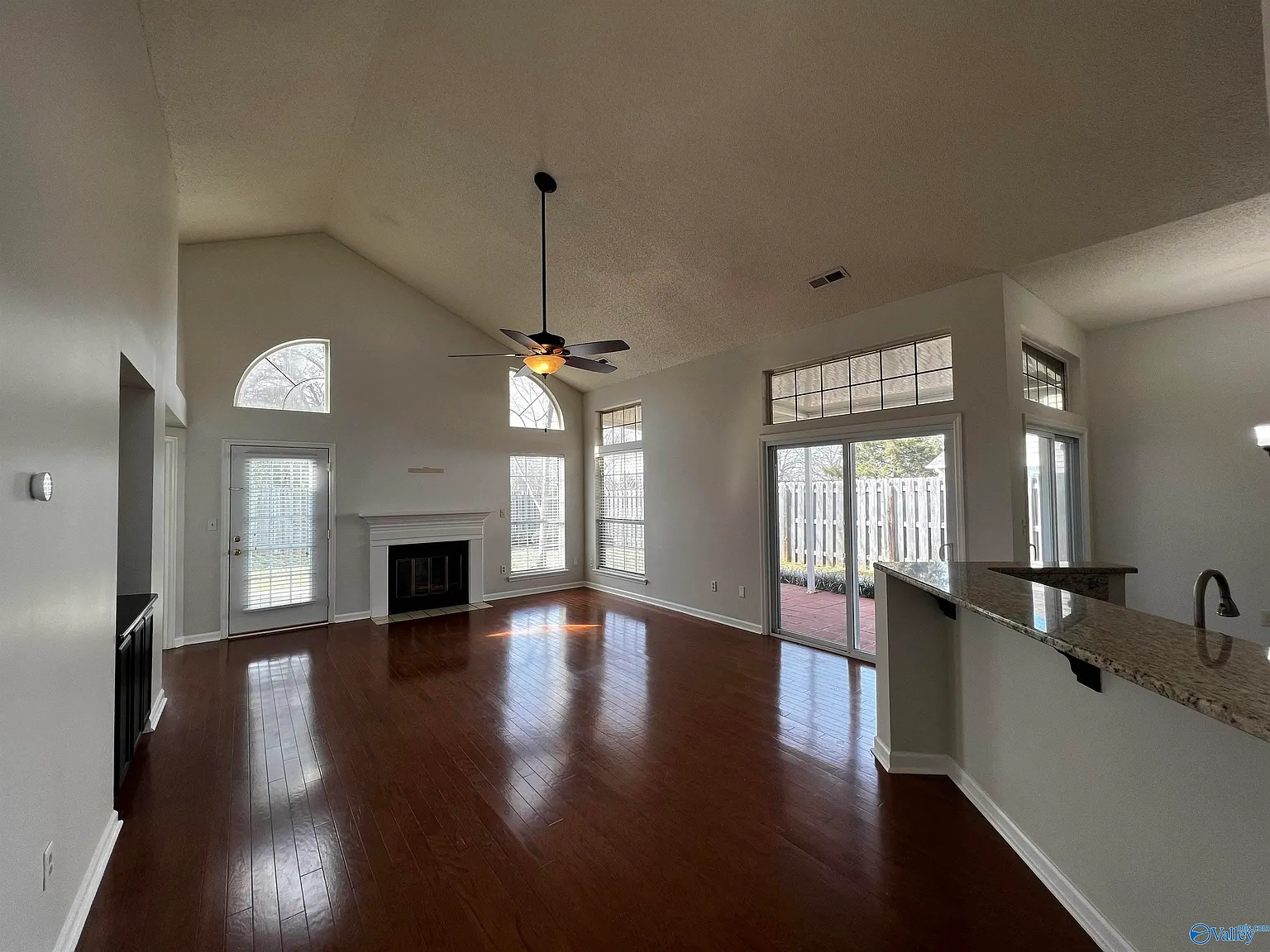 2 bed, 2.0 bath, 1348 sqft, $1,750 — Photo 4