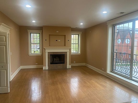 3rd image of 4956 S Vincennes Ave APT 2E