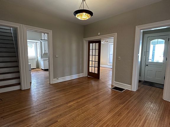 4th image of 831 W Lovell St
