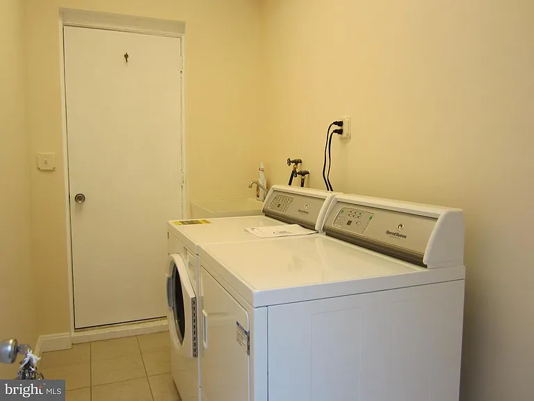 2328 Ashmead Pl NW #5 — Photo 6