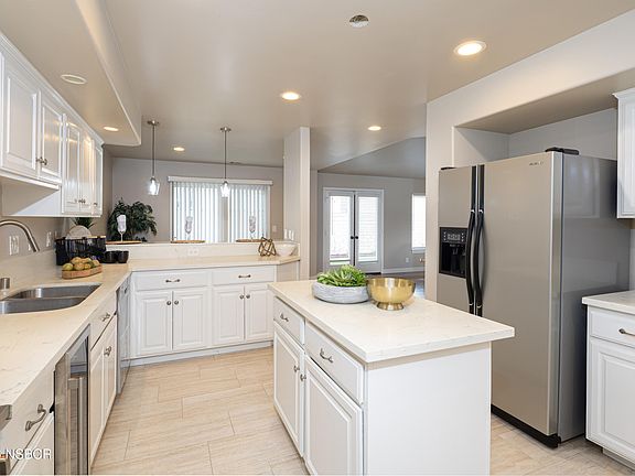 5th image of 2408 La Costa Dr