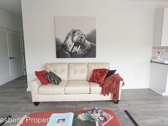 5th image of 1636-54 W Flora St #2