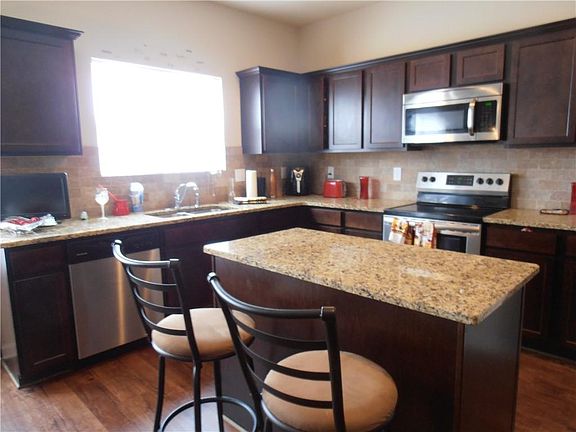 3rd image of 219 Loganview Dr