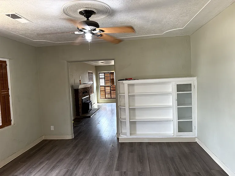 299 E Main St — Photo 3