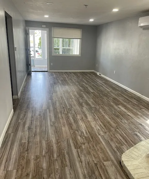 380 W 6th St — Photo 1