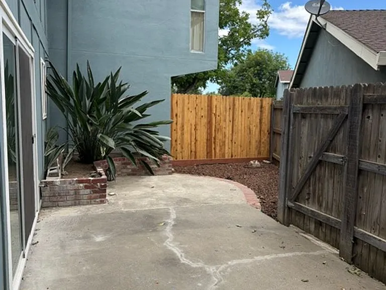 637 Knollwood Dr — Photo 29