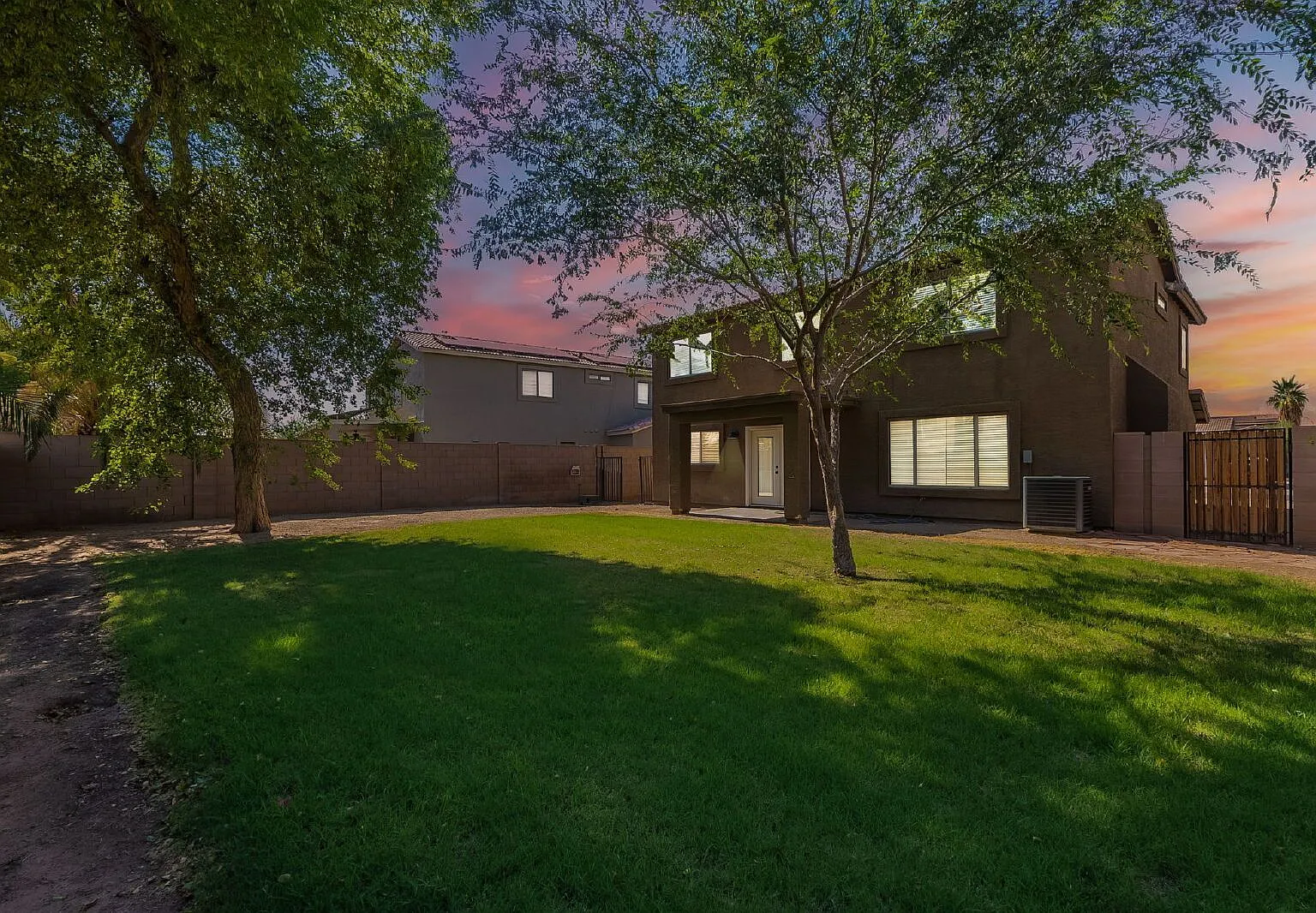3 bed, 2.5 bath, 2002 sqft, $2,095 — Photo 3