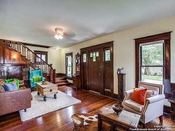 5th image of 127 Corona Ave