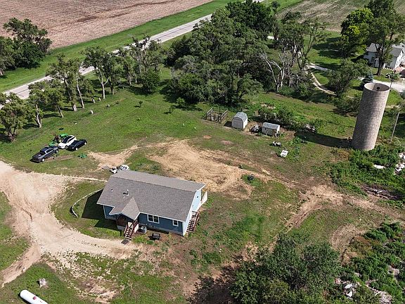3rd image of 751 N 170th Rd