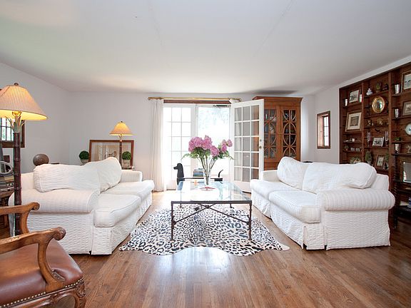 3rd image of 475 Hill St