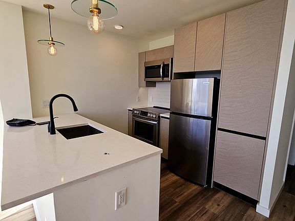 4th image of 51 Jordan Ave #1110