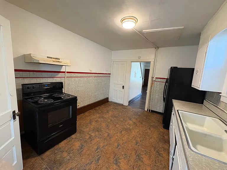 224 Charles St — Photo 5